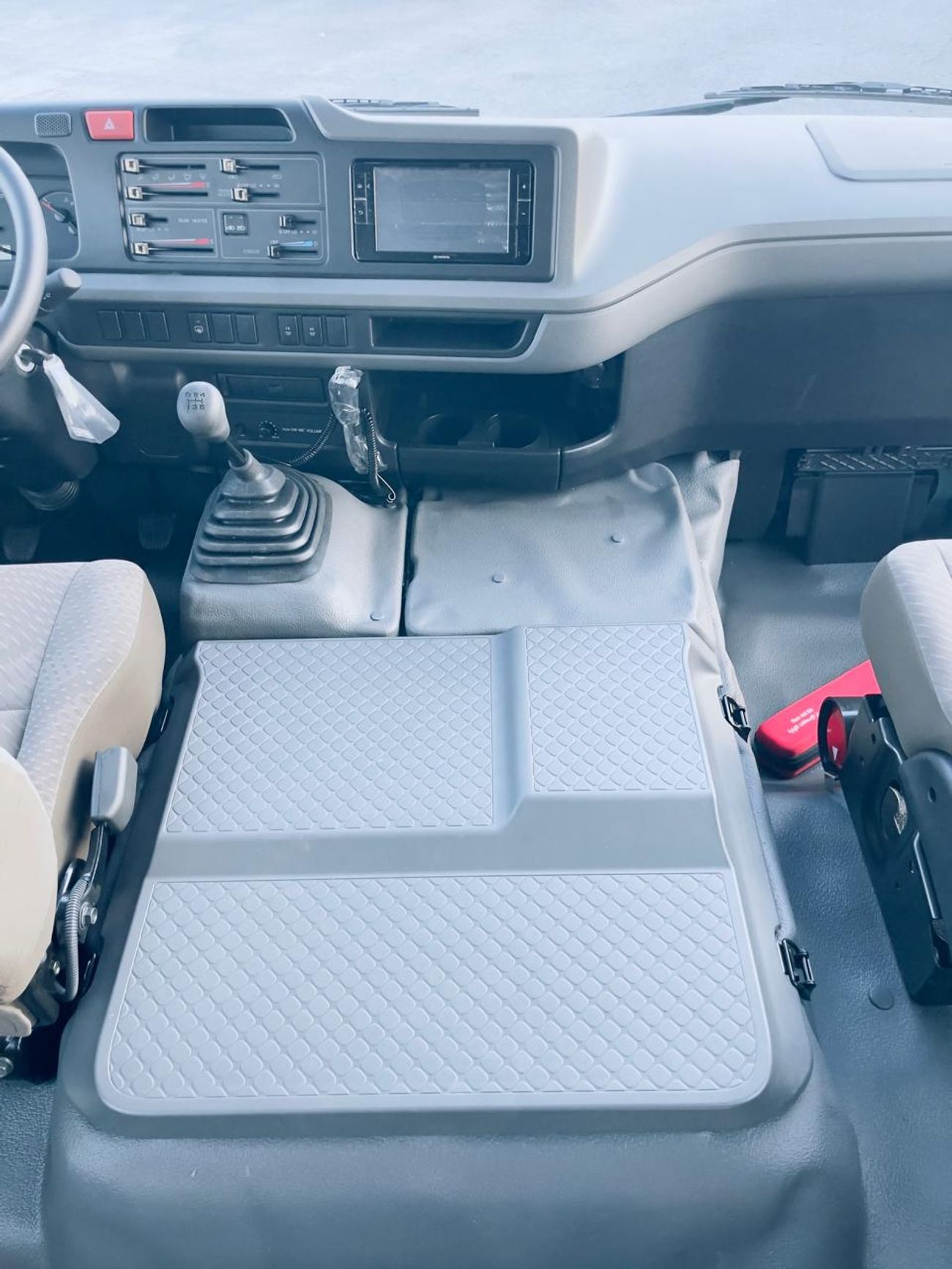 تويوتا كوستر toyota coaster 4.0l 2025   23 seater