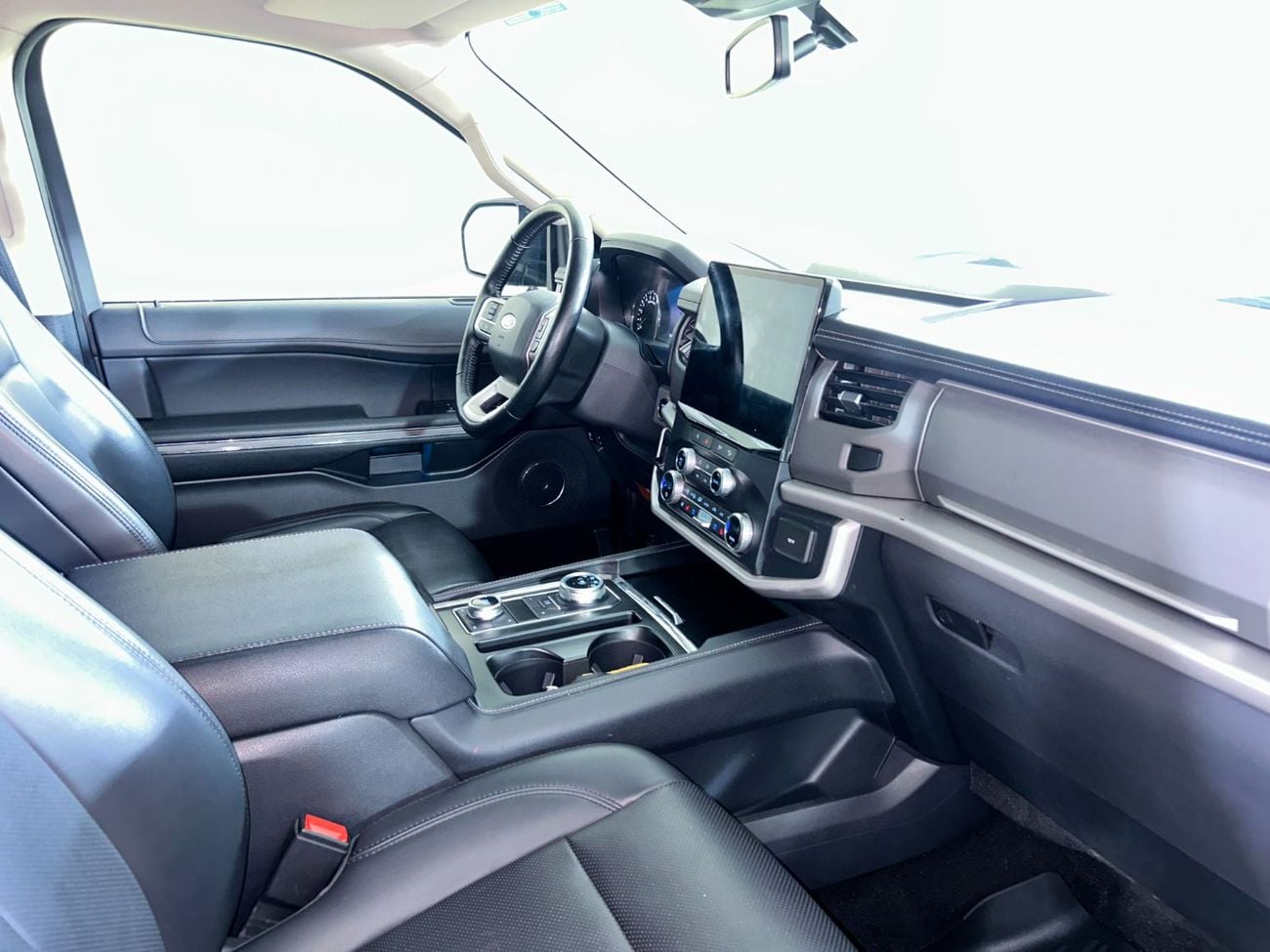 فورد إكسبيديشن XLT XT222 / AL TAYER MOTORS AL QOUZ SHOWROOM