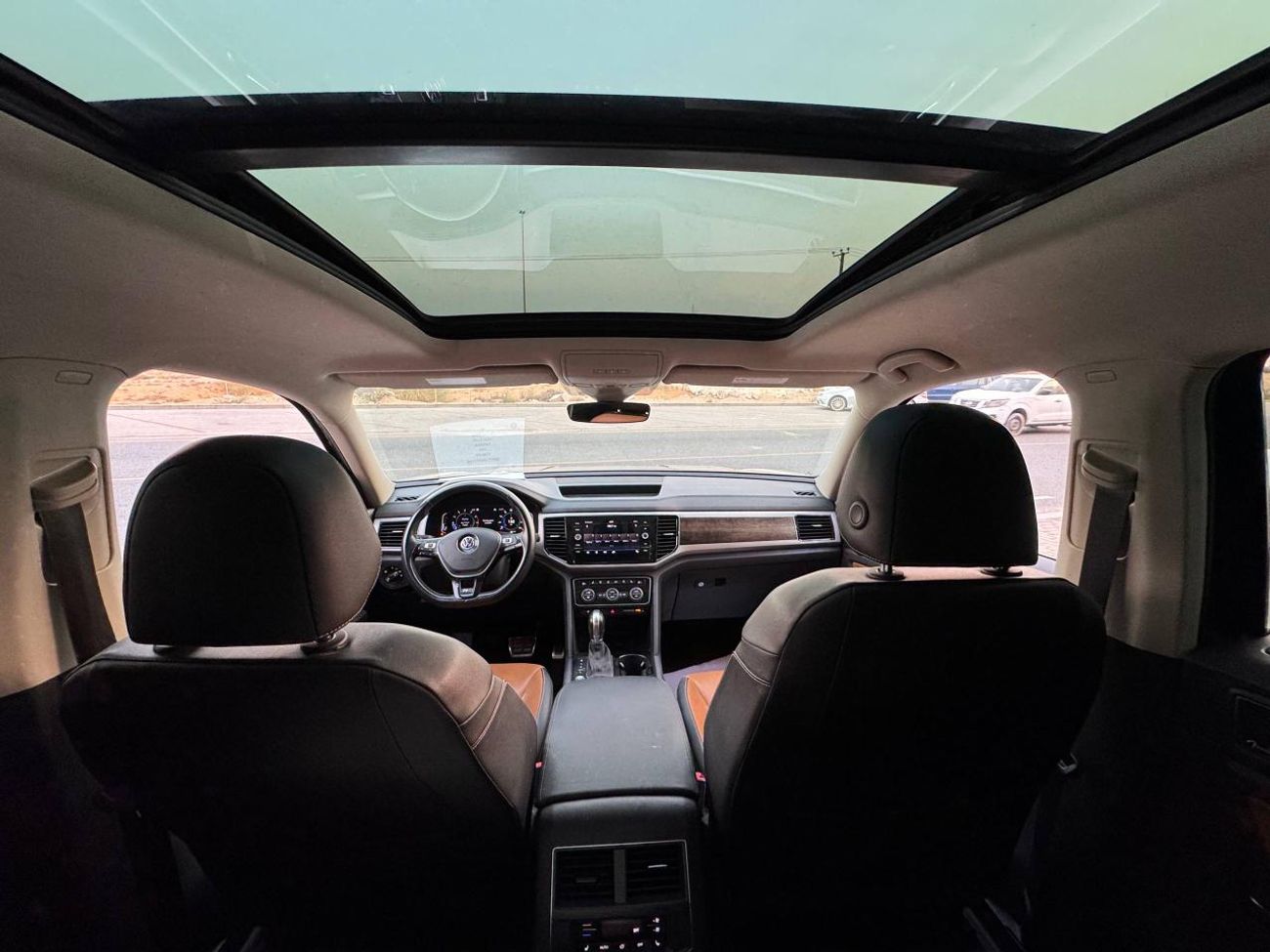 فولكس واجن اطلس R-LINE / 4MOTION / V6 3.6L / فتحة سقف بانورامية / بحالة ممتازة / رادار