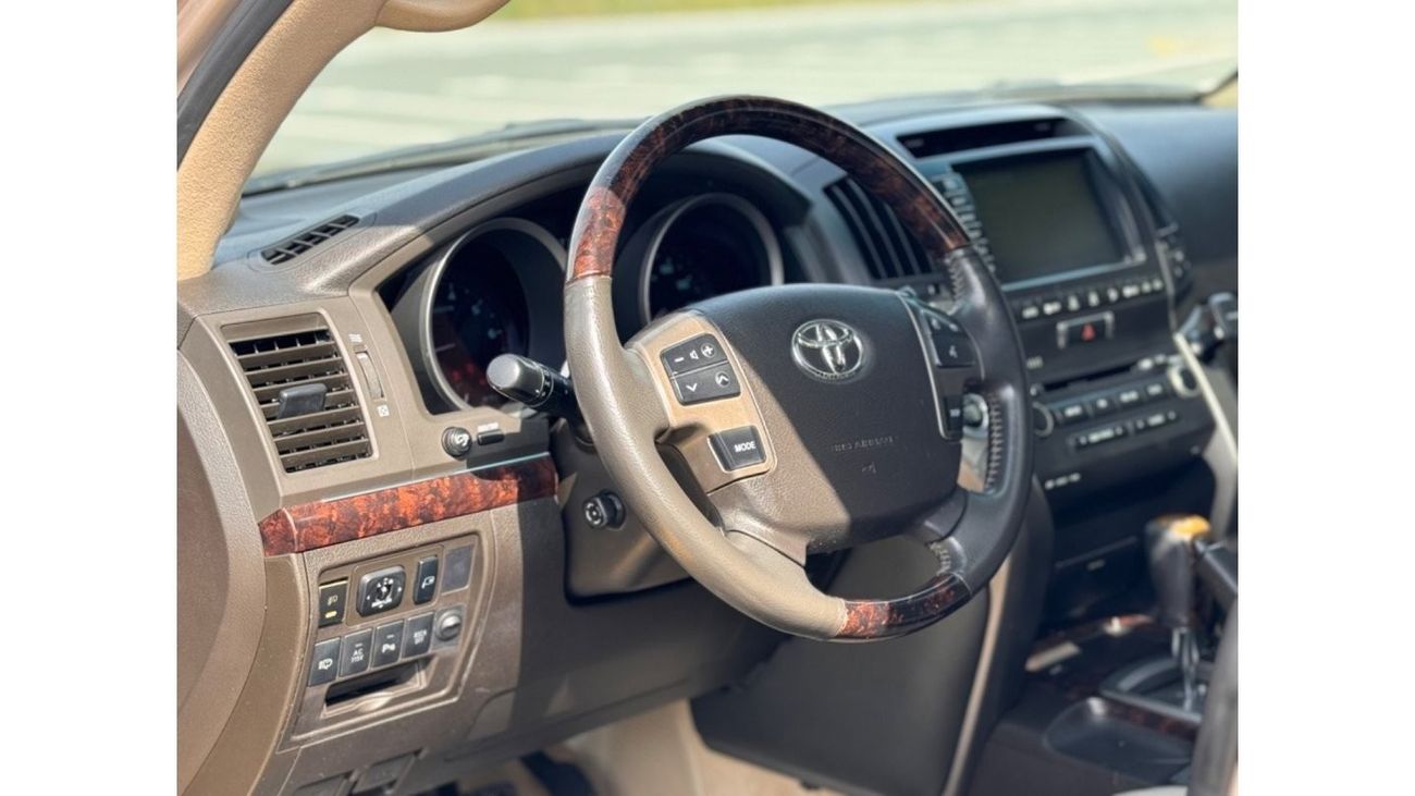 تويوتا لاند كروزر 5.7 update 2021