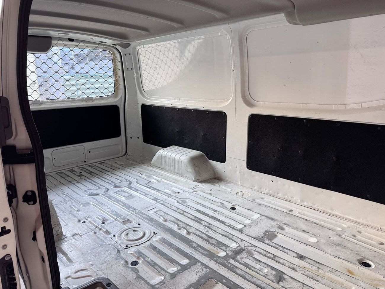 Nissan Urvan Panel Van Std 2.5L M/T (3 Seater) Petrol (4 Door)