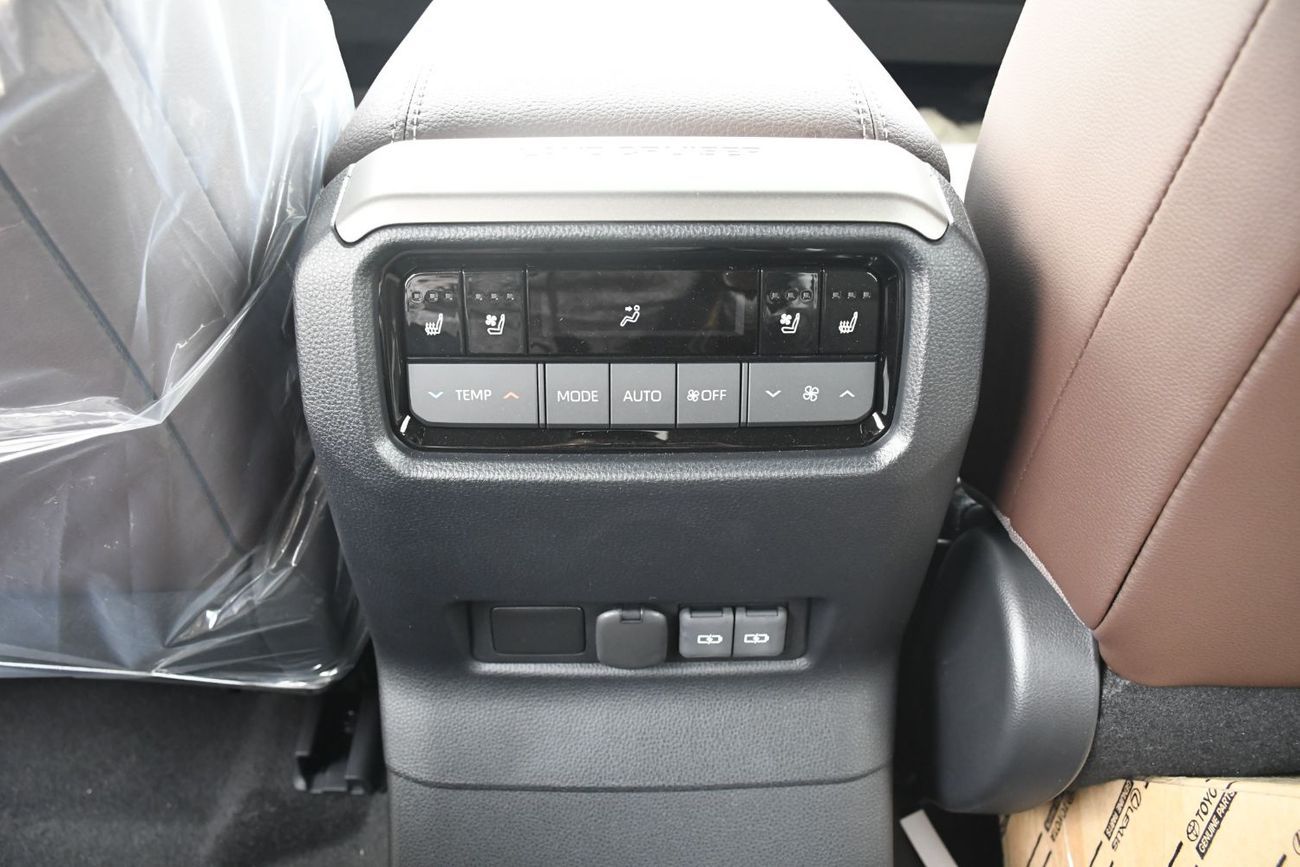 تويوتا برادو 2.4L Adventure  Petrol Full Option GCC (Ready Stock)