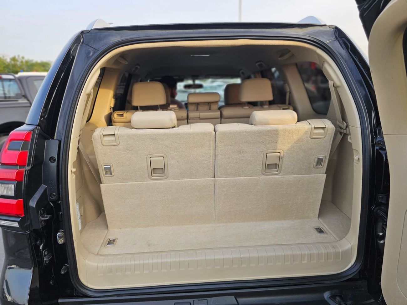 Toyota Prado Toyota prado 2019Model 2.7 v4 AWD 4x4 petrol engine Colour Black Transmission Automatic Interior.Beg