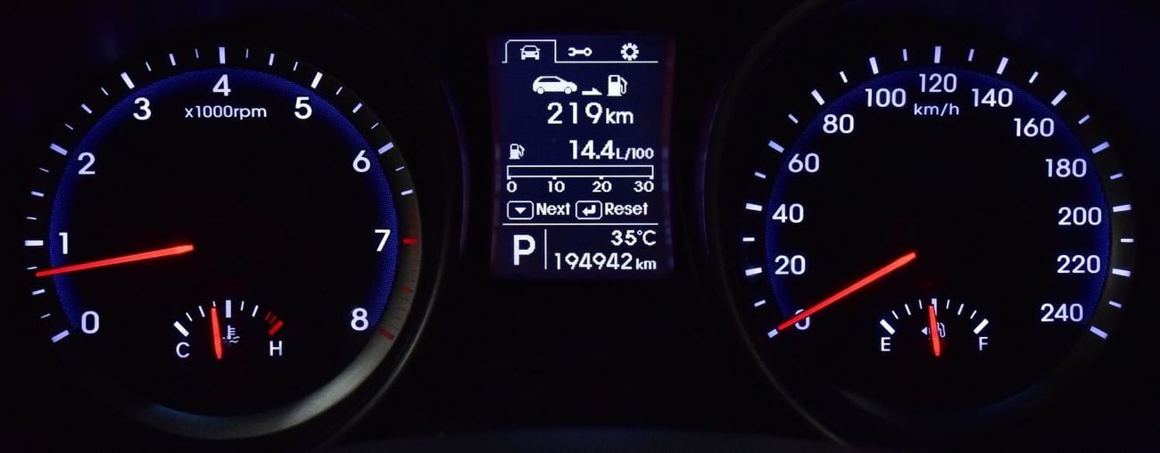 Hyundai Santa Fe EXCELLENT DEAL for our Hyundai SantaFe 4WD 3.3L ( 2014 Model ) in Black Color GCC Specs