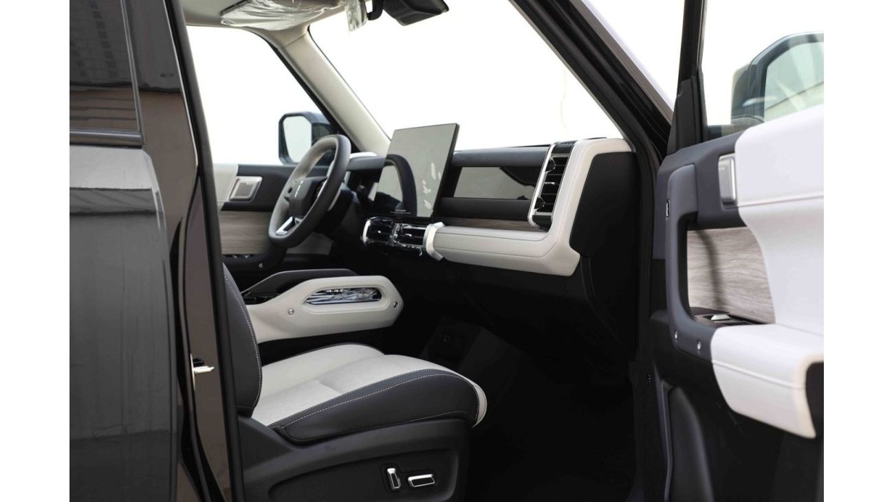 شيري iCar 03 2024 ICAR EQ3 V2 طويلة المدى - أسود من الداخل أبيض | تصدير فقط