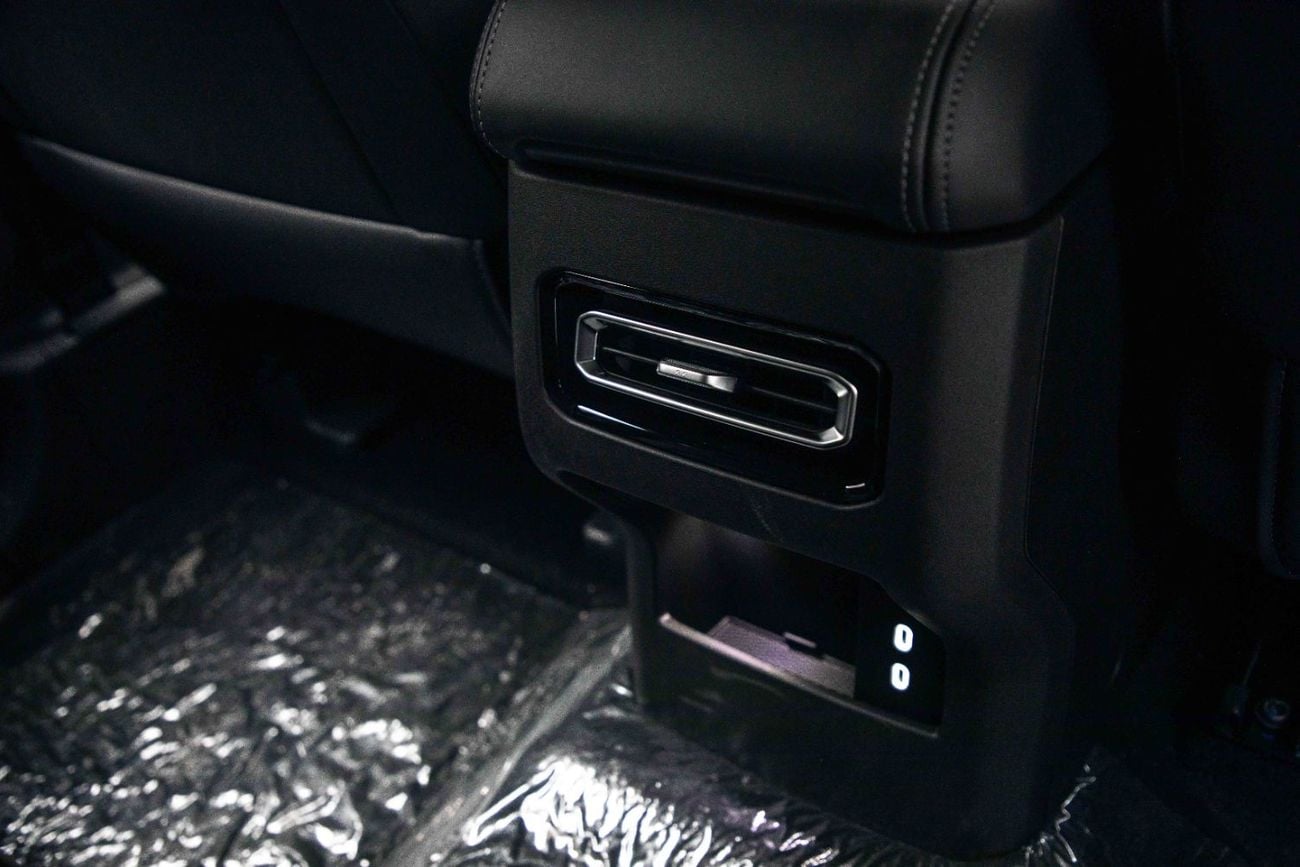 باو 212 T01 ADVENTURER 2.0L - GREEN INSIDE BLACK | EXPORT ONLY