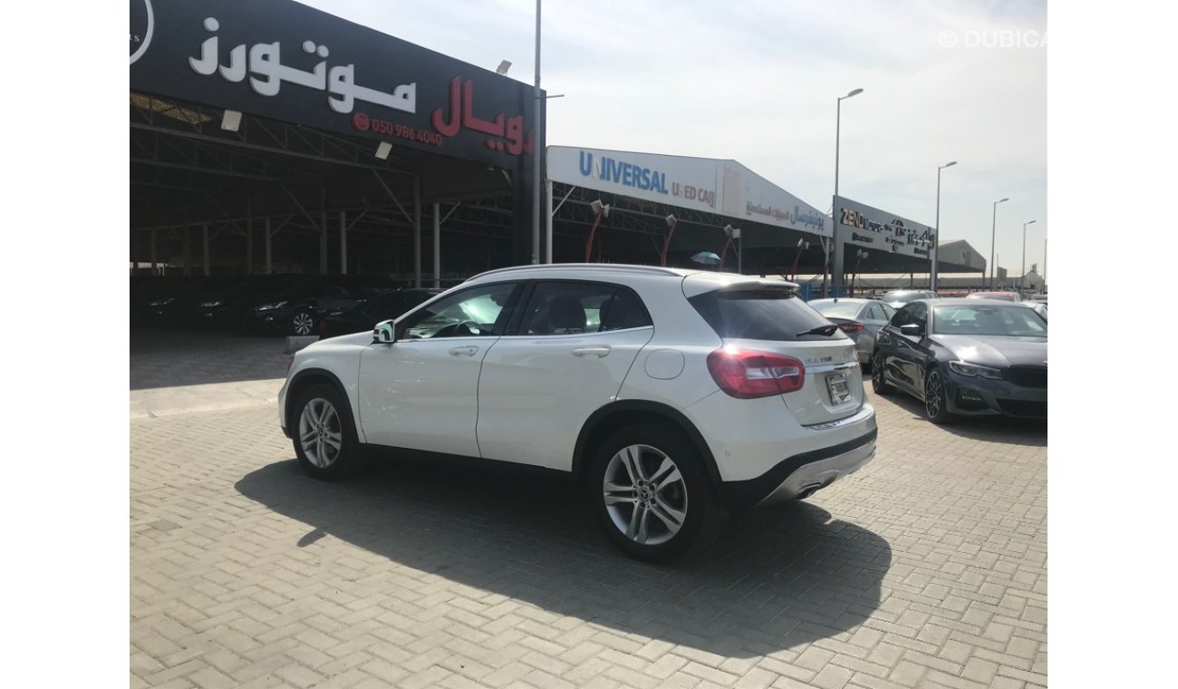 مرسيدس بنز GLA 250 Mercedes-Benz GLA 250 Ward America 2018