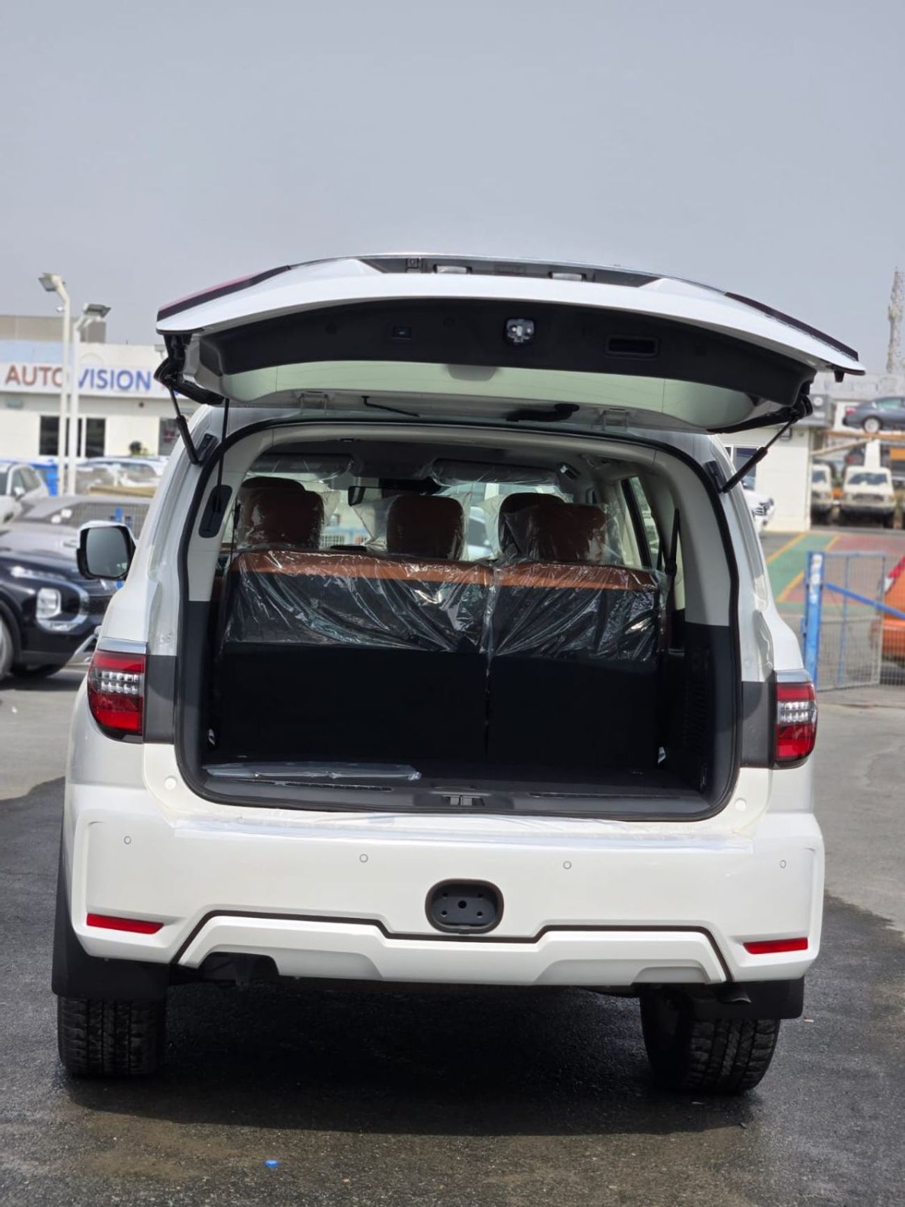 Nissan Patrol 4.0L V6 PLATINUM A/T 7 SEATER FULL OPTION