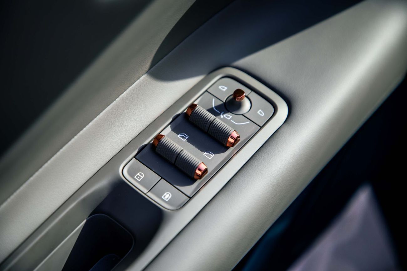 لينك أند كو Z10 2025 Lynk & Co Z10 Max - Fluid Grey Inside Beige