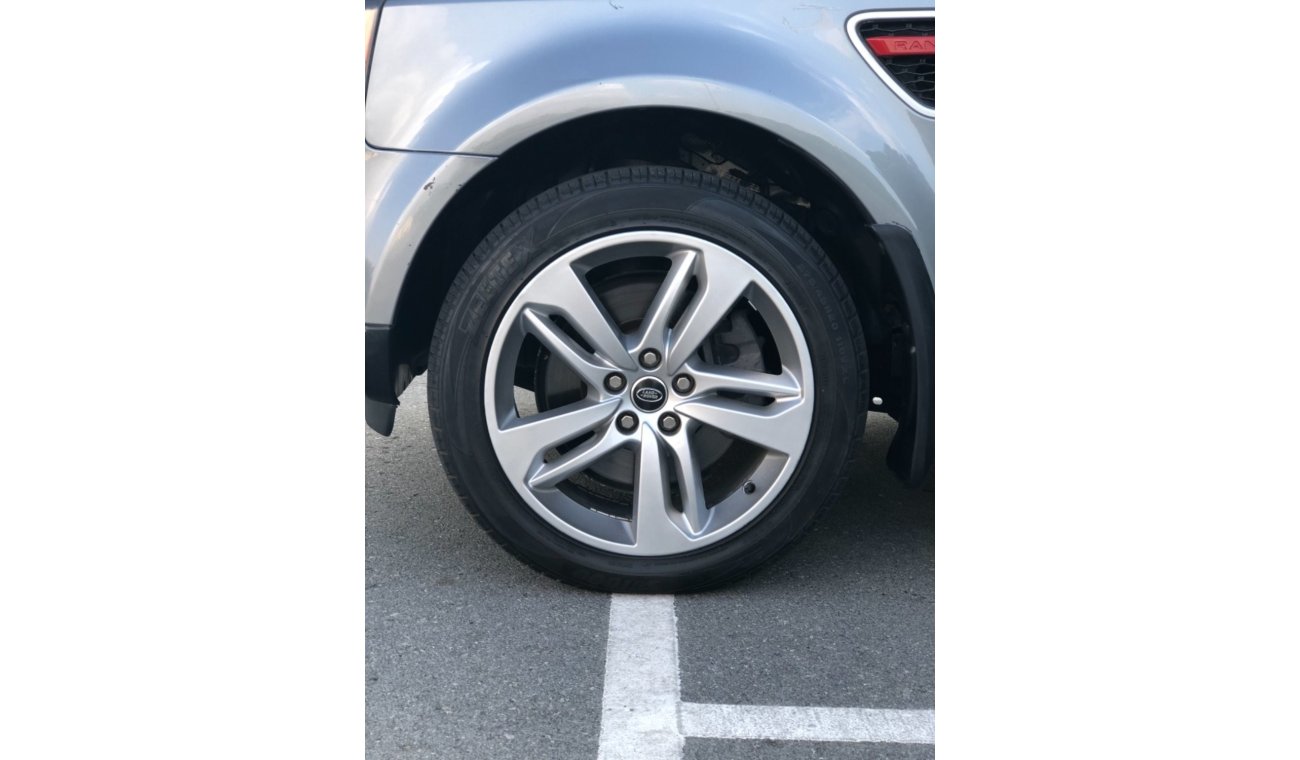 Land Rover Range Rover Sport Model 2013 GCC CAR PREFECT CONDITION INSIDE AND OUTSIDE FULL OPTION SUN ROOF LEATHER SEATS NAVIGATIO