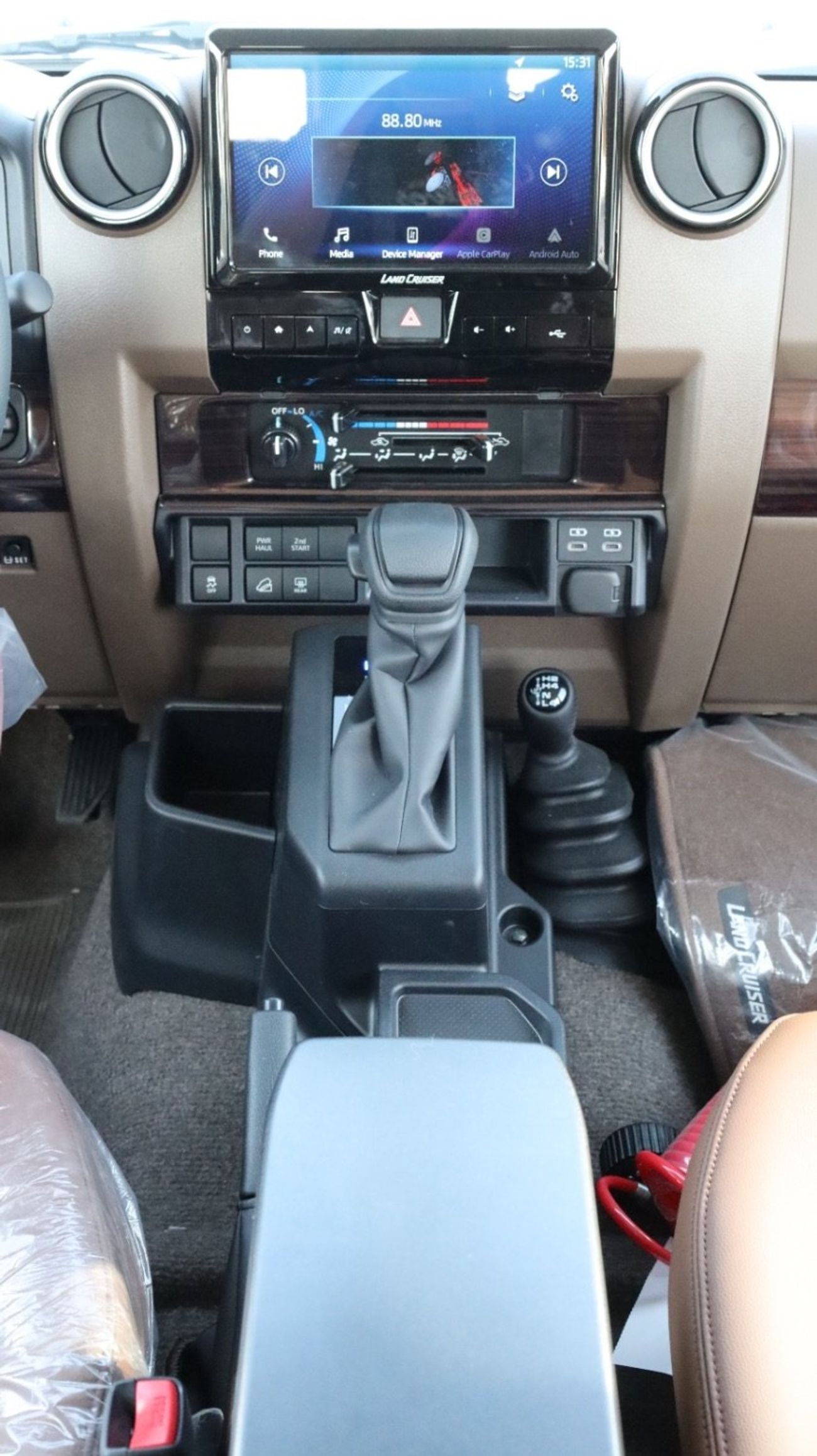 Toyota Land Cruiser 70 VXR 4.0L (5 Door)