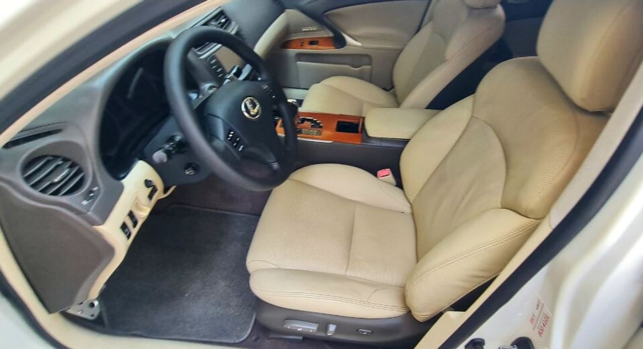 Lexus IS300 LEXUS IS300 GCC 2009