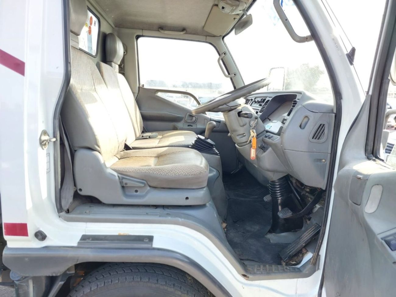 ميتسوبيشي فوسو كانتير MITSUBISHI CANTER TRUCK RHD 1997 MODEL 4.5 L DIESEL MANUAL(PM31017)