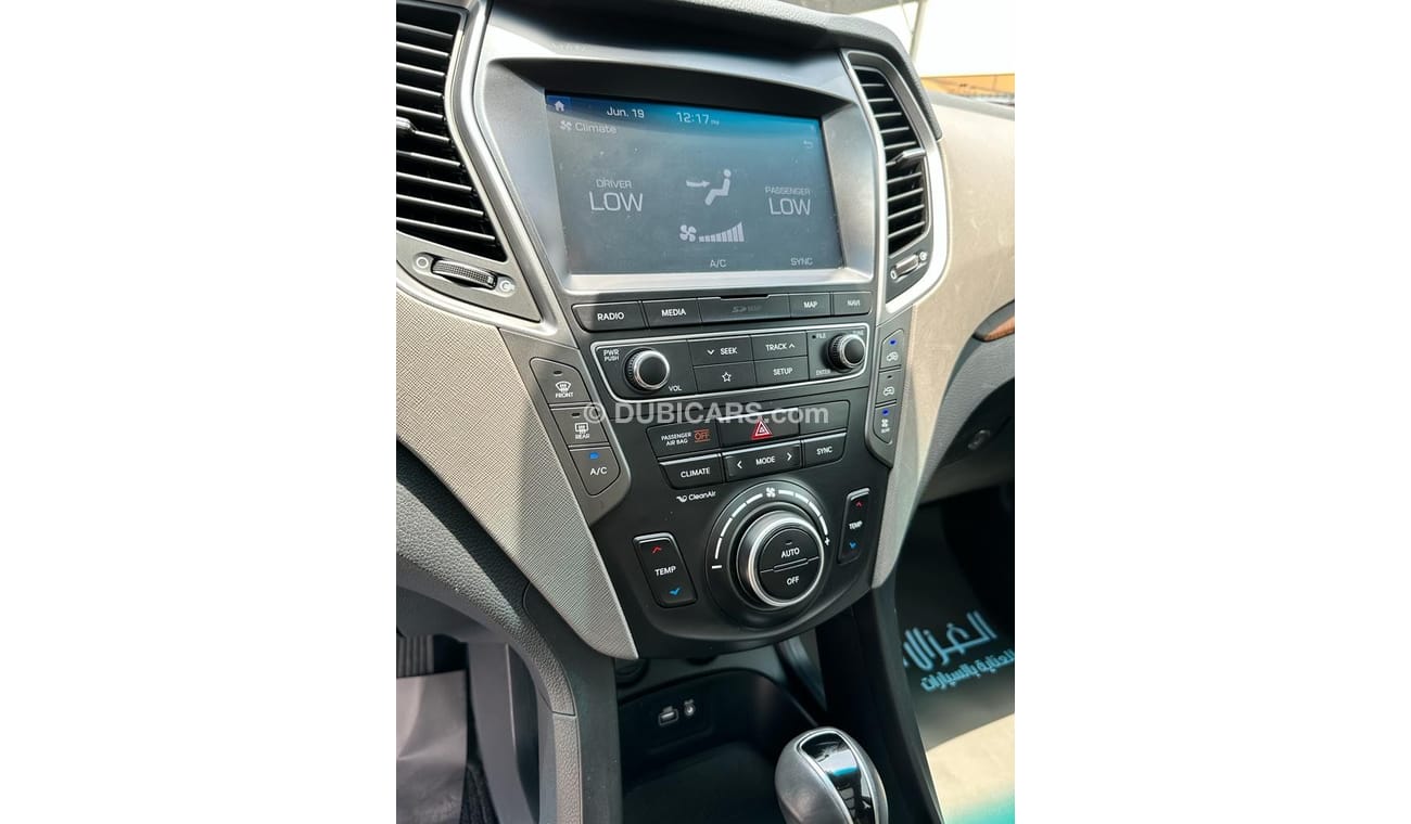 Hyundai Grand Santa Fe