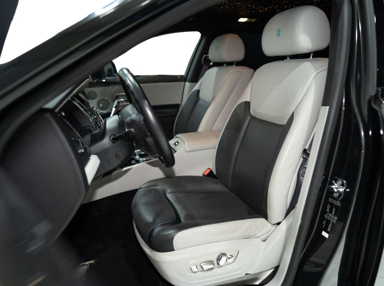 رولز رويس جوست Black Badge 6.6L