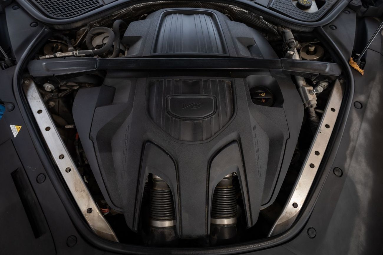 Porsche Panamera Std 3.0L (325 HP)