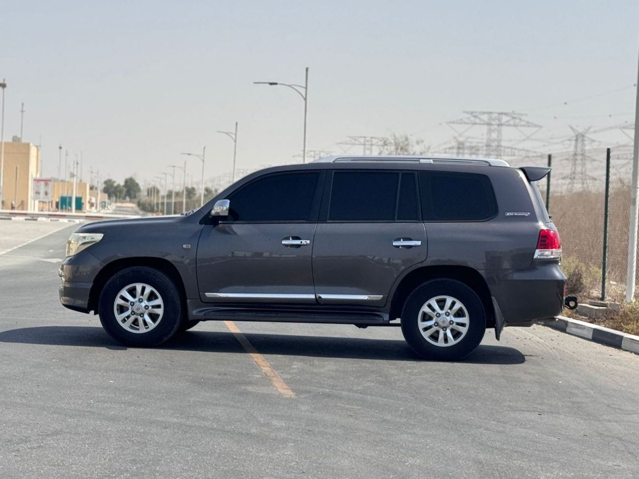 تويوتا لاند كروزر Left hand 4.0 liter V6 ,2011 model ,Petrol ,only for for export available