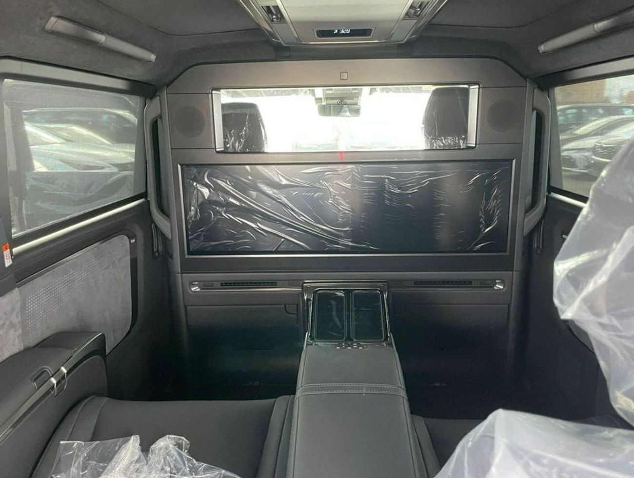 لكزس LM 350h 2.5L Hybrid 4 seater VIP 2024 YM (For export only)