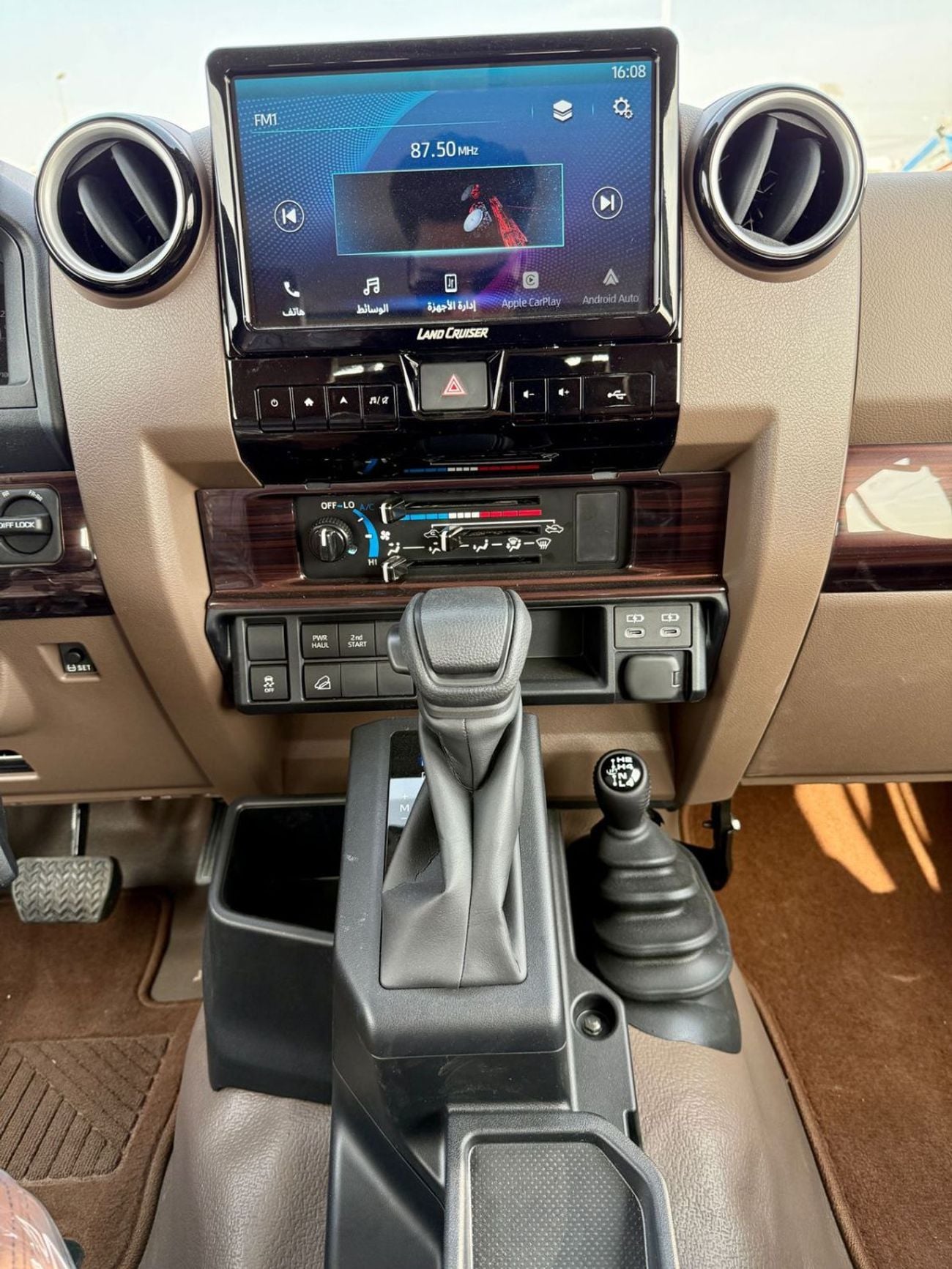تويوتا لاند كروزر 70 TOYOTA LAND CRUiSER - ( 70 SERIES )-(GRJ79)-PiCK UP DOUBLE CAB - 4.0 - 4WD - 2025