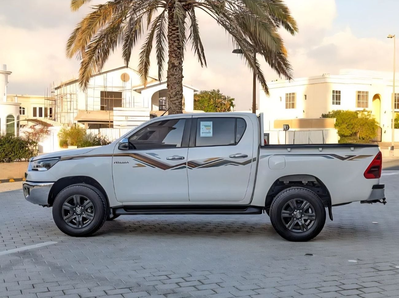 تويوتا هيلوكس SR5 LHD Double Cabin Utility Pickup 2TR 2.7L Petrol Engine Automatic Gear 4WD Original Power Windows