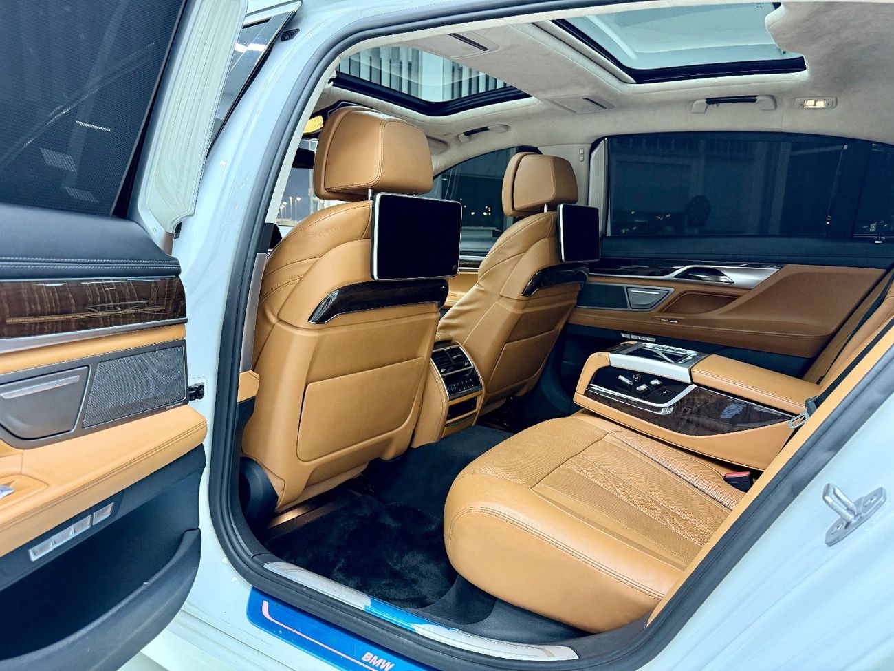 BMW 740Li Exclusive 3.0L (335 HP)