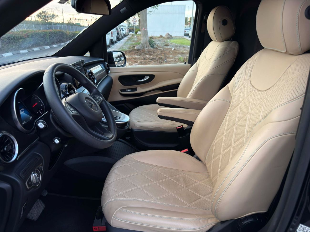 مرسيدس بنز V 250 GCC SPEC NEAT AND CLEAN