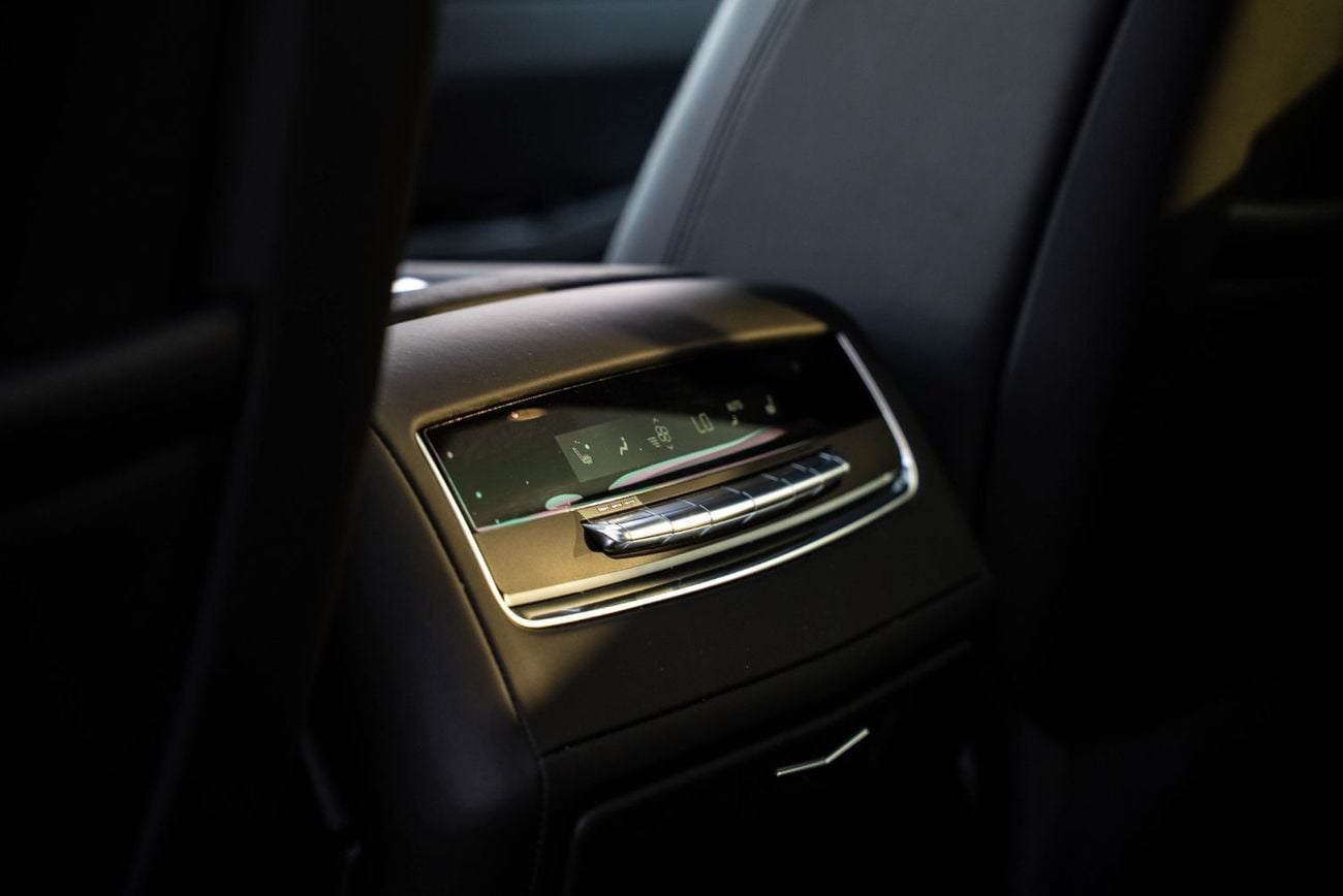 كاديلاك إسكالاد Sport Platinum 6.2L 4WD