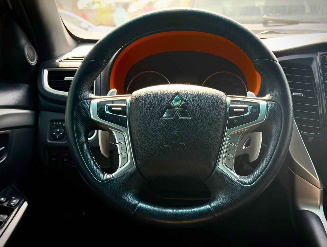 Mitsubishi Montero Sport / SIGNATURE EDITION/ SUNROOF/ 4WD/ FULL OPTION ROOF LIGHTING/ NON ACCIDENT/  LOT# 8916