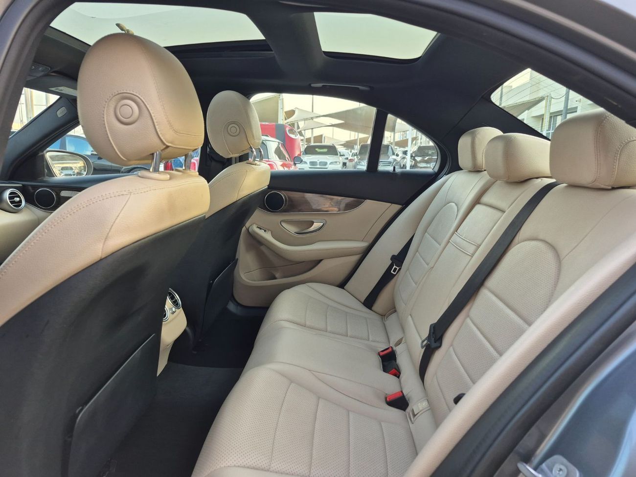 مرسيدس بنز C 300 Luxury 2.0L