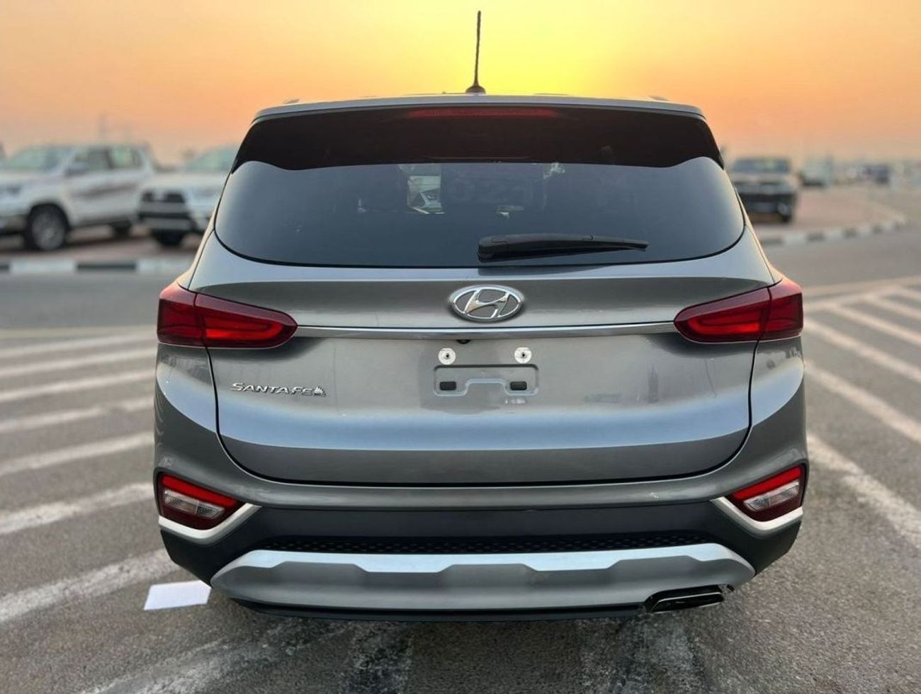 هيونداي سانتا في 2019 HYUNDAI SANTAFE SE -2.4L - V4 -  REAR CAMERA -  PW - LEATHER SEATS - 53000 mileage- VERY CLEAN