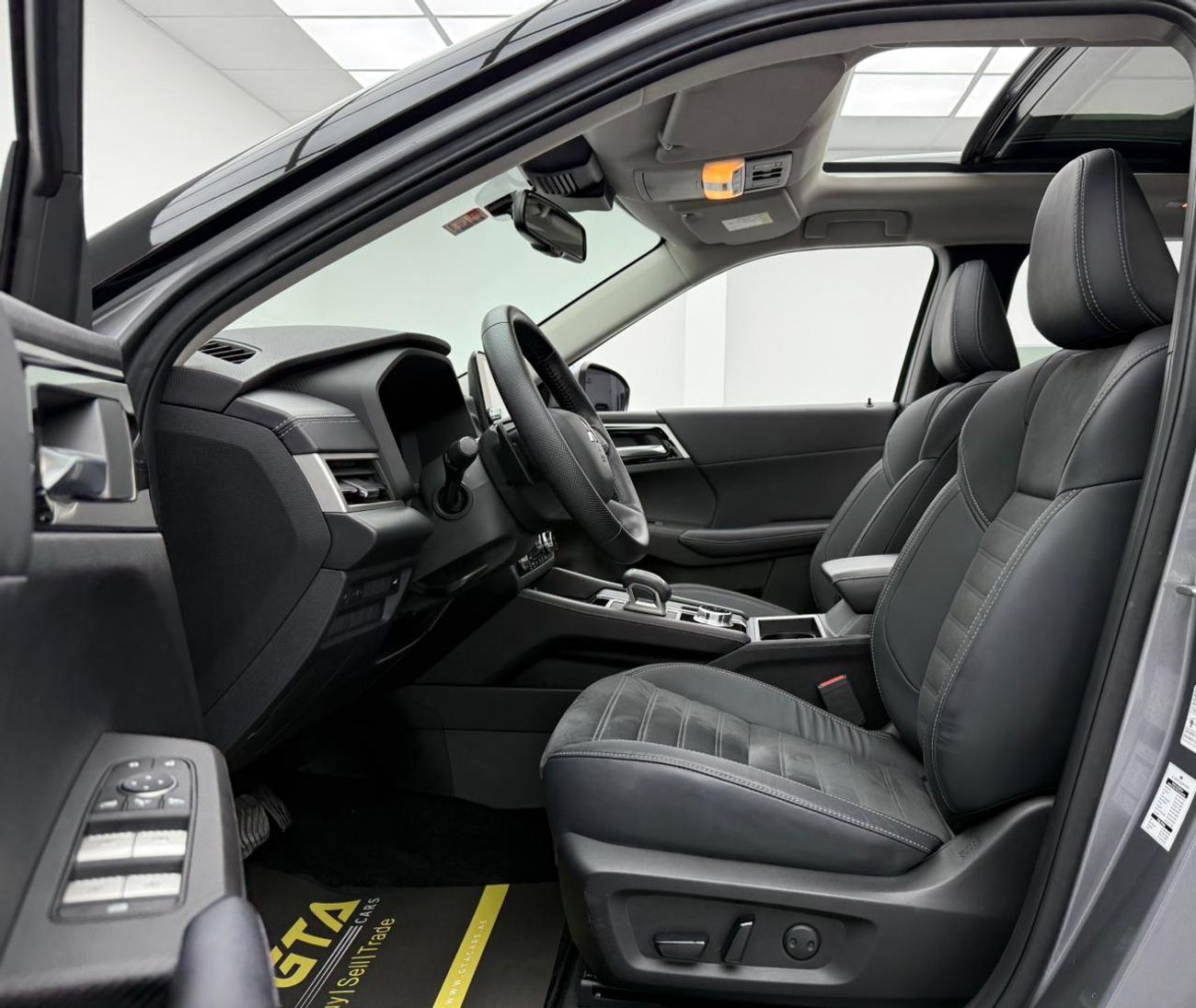 Mitsubishi Outlander 2023 Mitsubishi Outlander, 2026 Mitsubishi Warranty, Full Mitsubishi Service History, Low Km, GCC