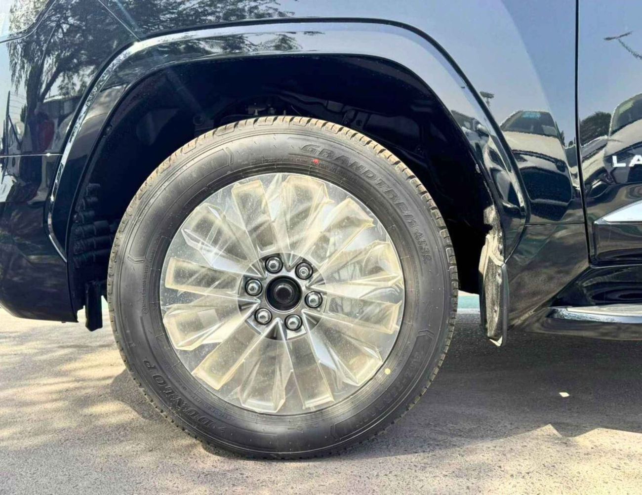 Toyota Land Cruiser GXR HIGH OPTION / 4.0L PETROL V6 / RADAR / REAR ENTERTAINMENT DVD / CODE # GXR41H