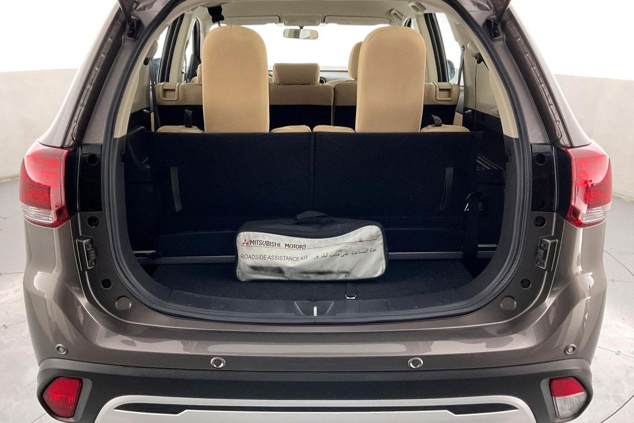 Mitsubishi Outlander GLX Midline| 1 year free warranty | Flood Free