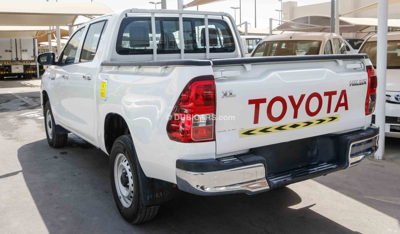 تويوتا هيلوكس XL