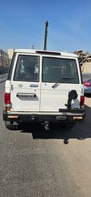 تويوتا لاند كروزر 70 LX-Hardtop-RHD-4.5L-Diesel-1VD-V8 Cylinder-Manual-7 Seats-5 Doors