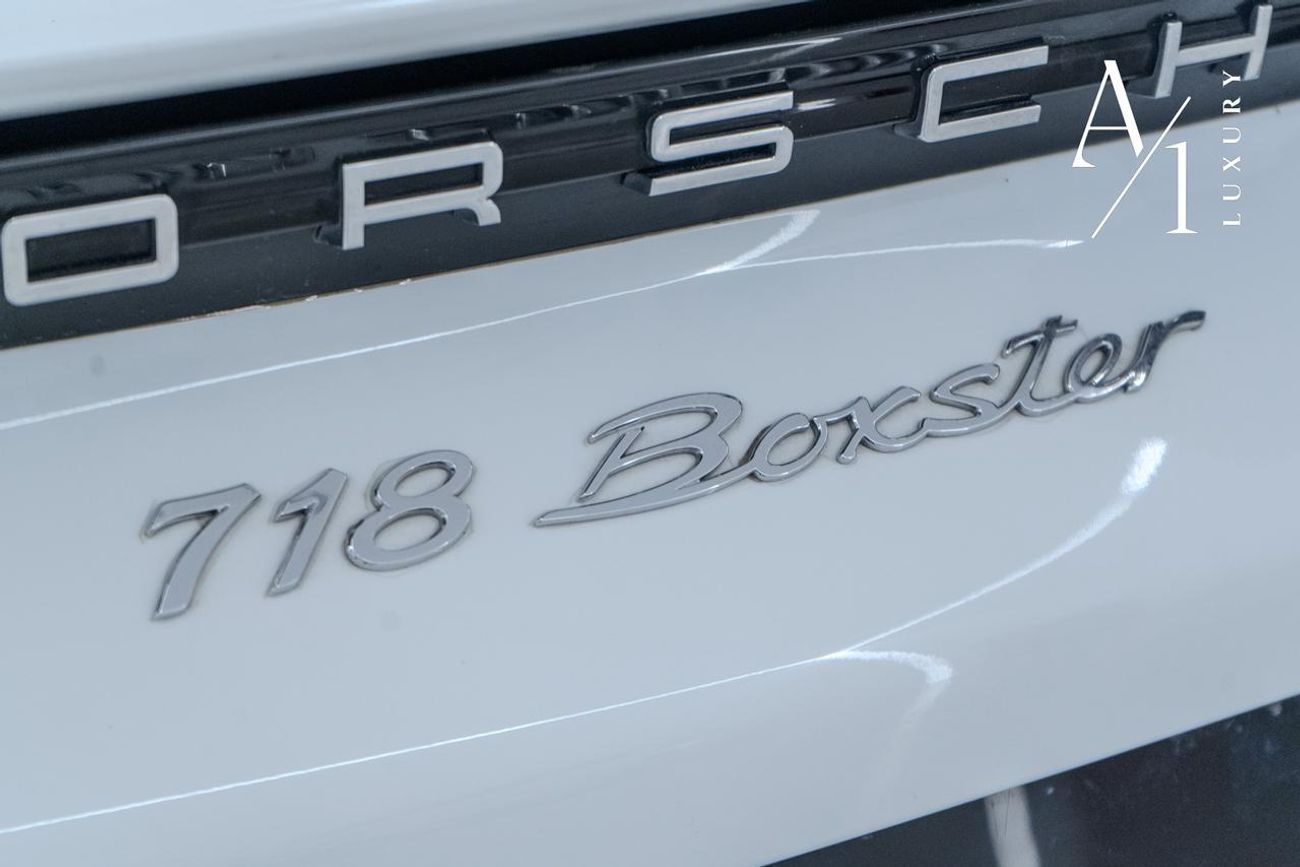 Porsche 718 Boxster Std 2.0L A/T 2022 Porsche 718 Boxster, Warranty, Sport Chrono Package, Very Low Kms, Excellent Condi