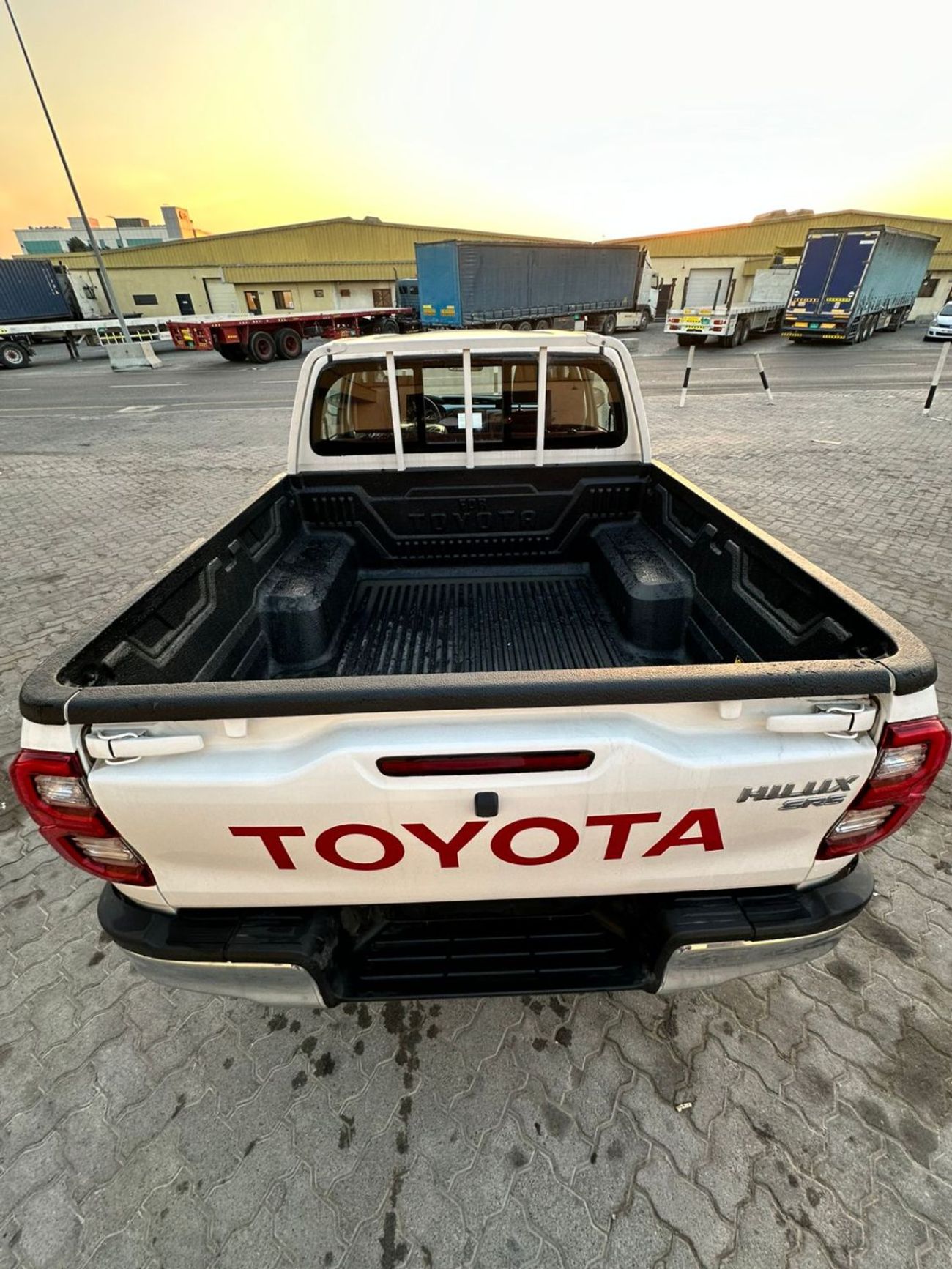 Toyota Hilux SR5 2.7L Petrol Manual Double Cap 4x4 Full Option