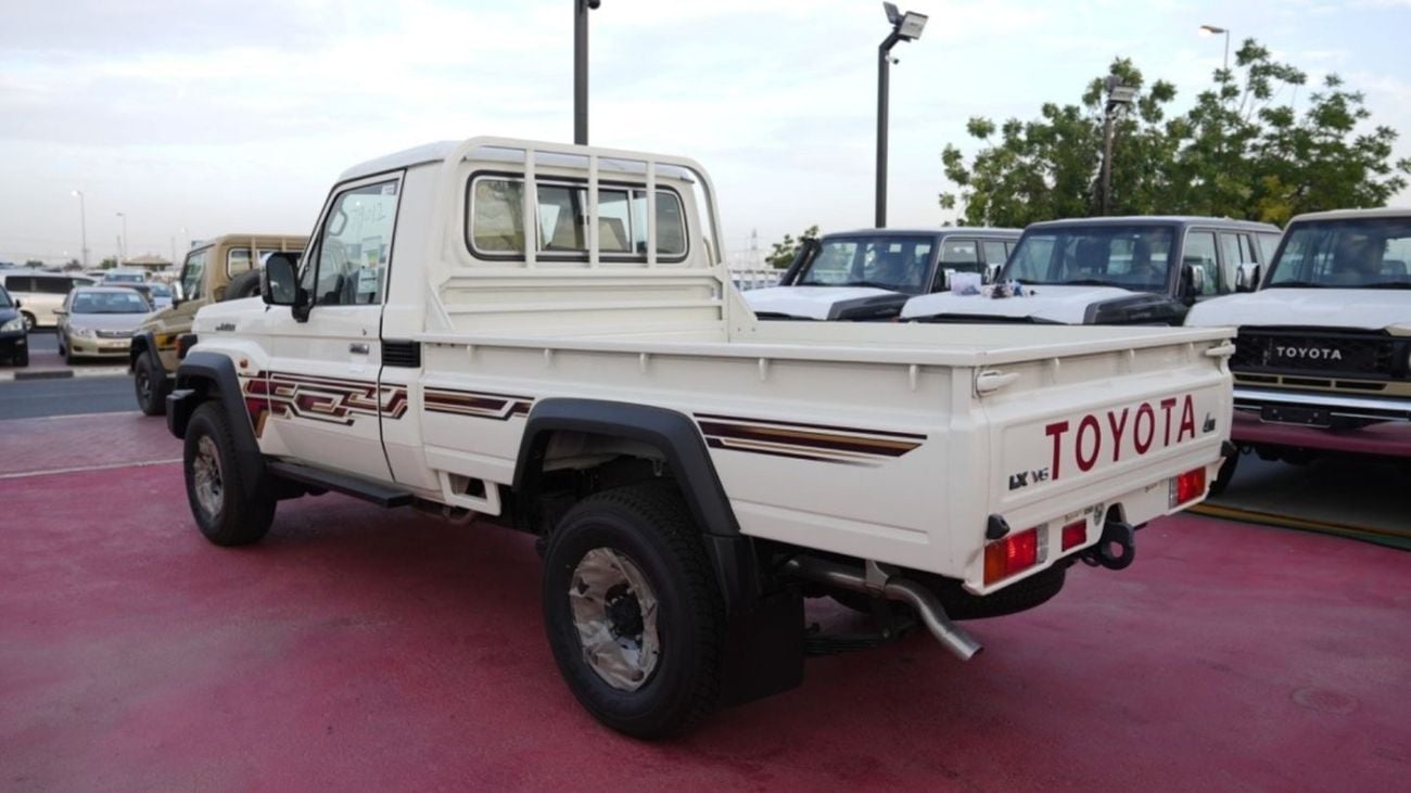 Toyota Land Cruiser Pick Up TOYOTA LC PICKUP SC 4.0L PETROL AUTOMATIC TRANSMISSION 2024 FULL OPTION WITH LED LIGHTS