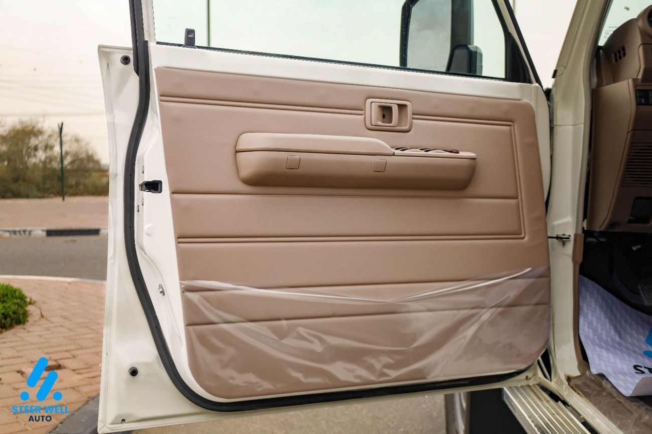 Toyota Land Cruiser Pick Up Double-Cab LC 79 | 2.8L Turbo DSL | GCC Specs | 4WD MT | Heavy Duty Workhorse | Export Ready