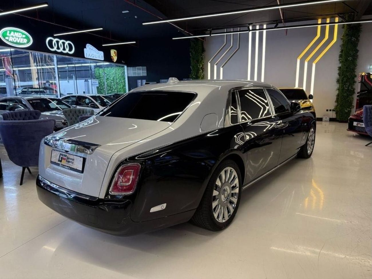رولز رويس فانتوم EWB 6.8L 2022 Rolls-Royce Phantom EWB-Mint Condition-Warranty and Service contracts available