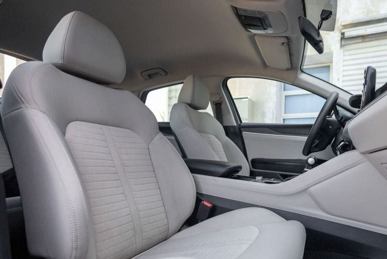 Kia K5 2.0L LX Kia K5 2023 GCC under Agency Warranty with Flexible Down-Payment.