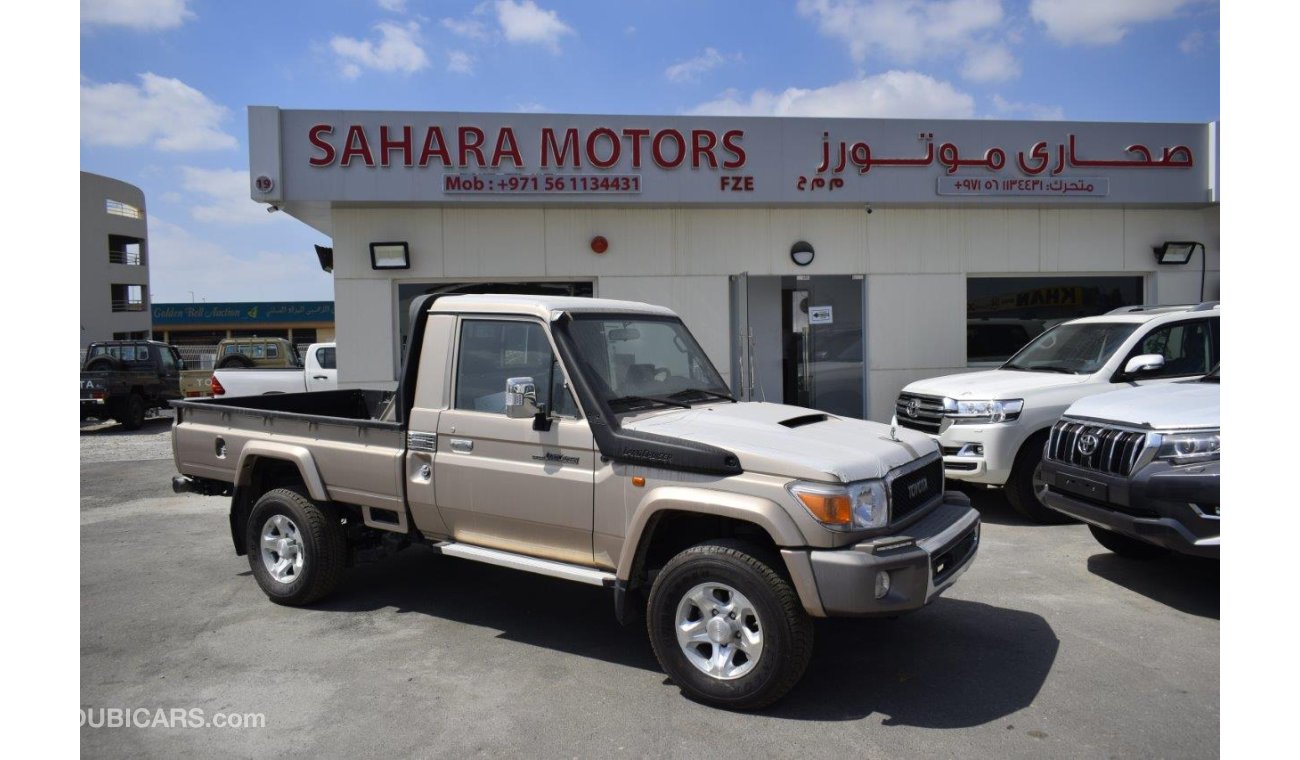 Toyota Land Cruiser Pick Up 79 SC PICKUP V8 4.5L TURBO DIESEL MT WITH DIFF.LOCK AND NAVIGATION