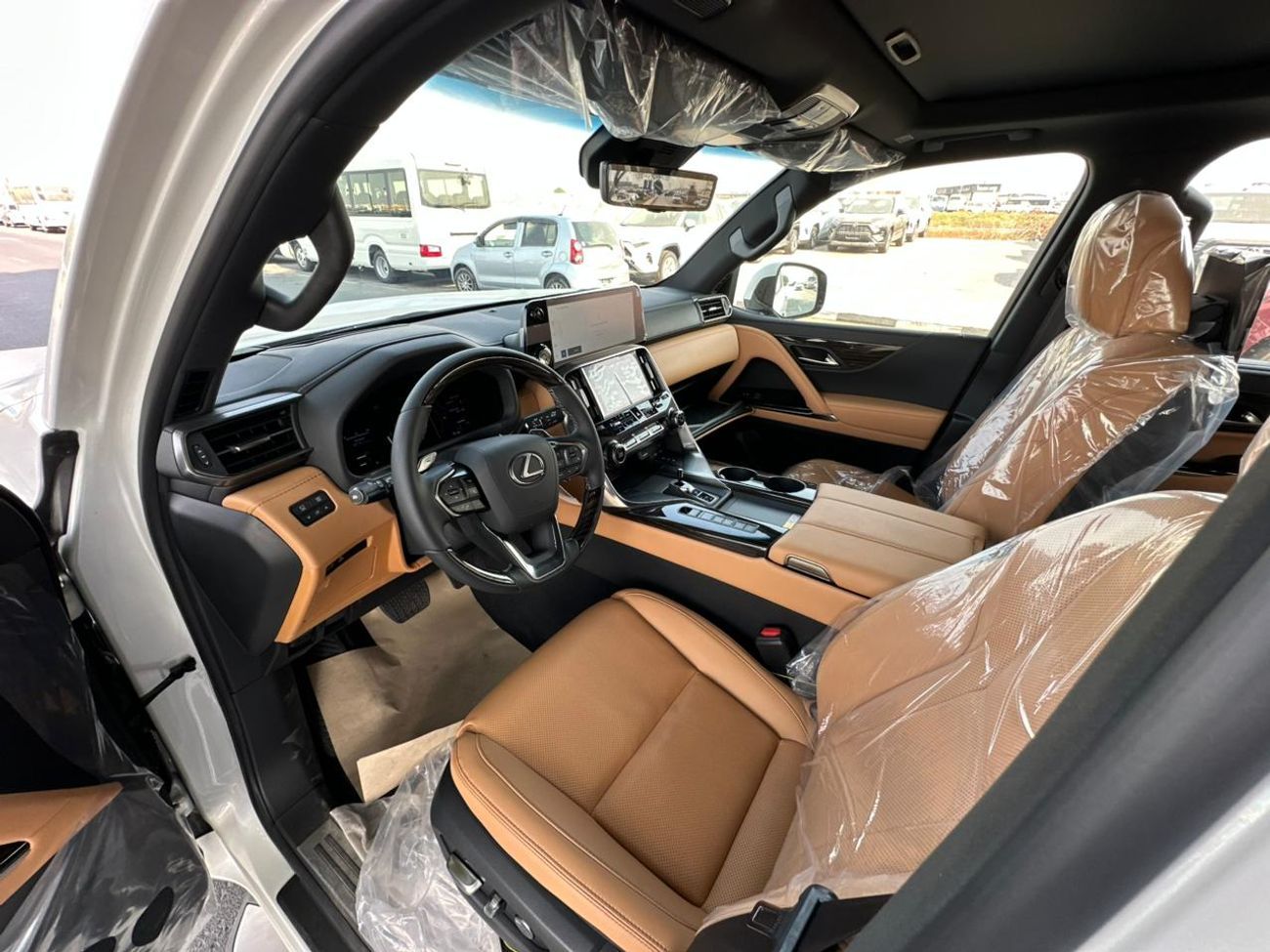 لكزس LX 700h Signature