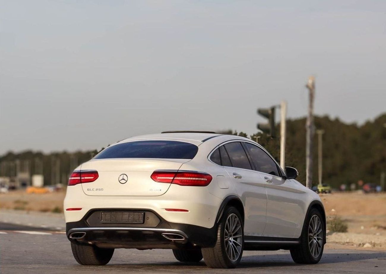 Mercedes-Benz GLC 250 4MATIC 2.0L Mercedes GLC 250, 2018, 4MATIC, GCC, original paint accident-free in excellent condition