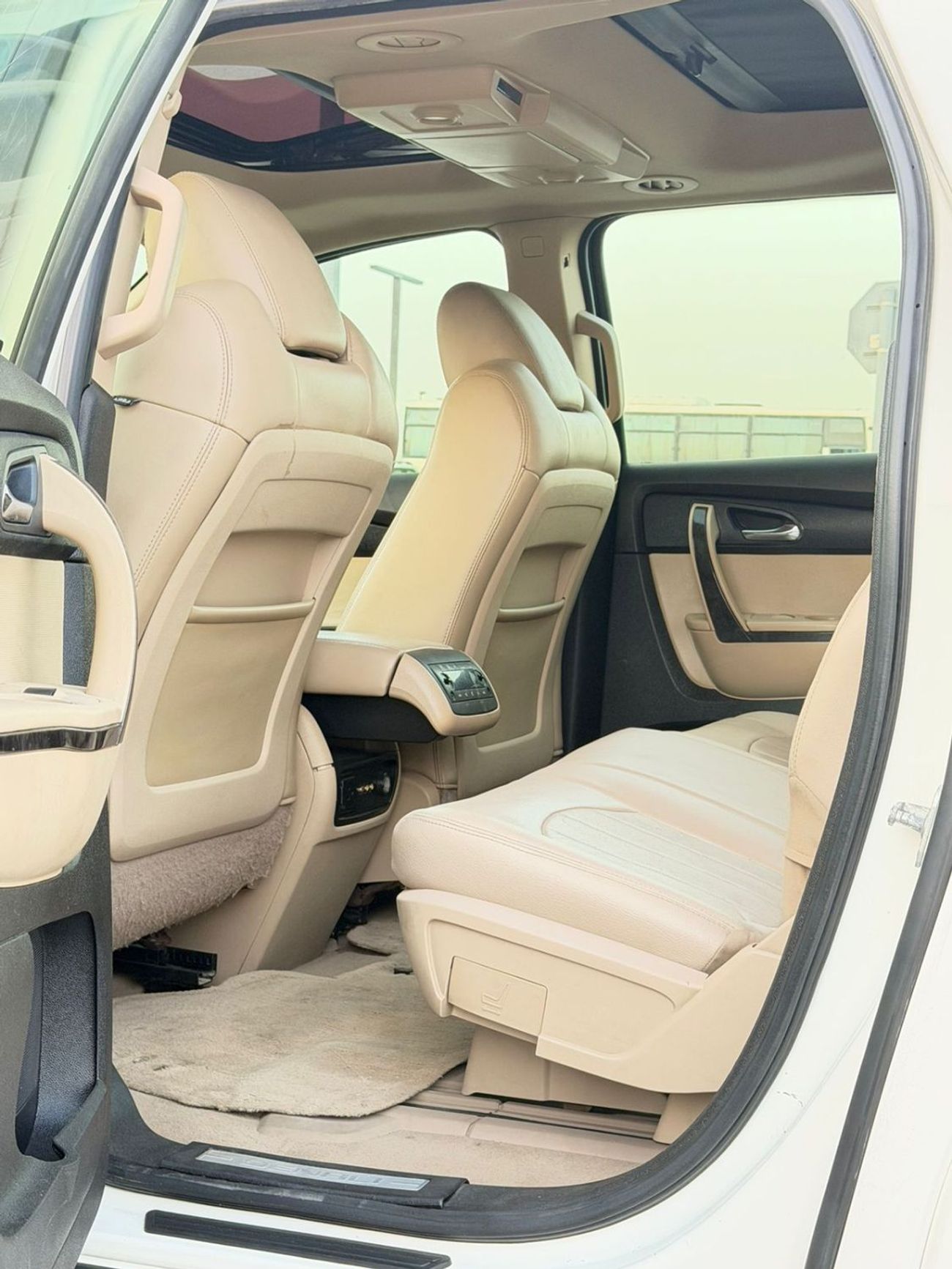 GMC Acadia Excellent condition & luxury feel