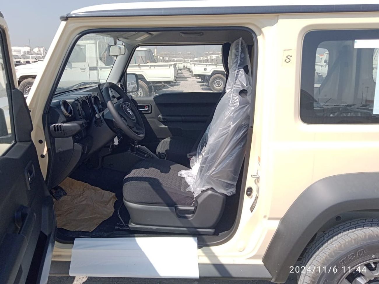 سوزوكي جيمني GLX ECTAI0041- 2026 Suzuki Jimny GLX - 1.5L Petrol Auto - Ivory
