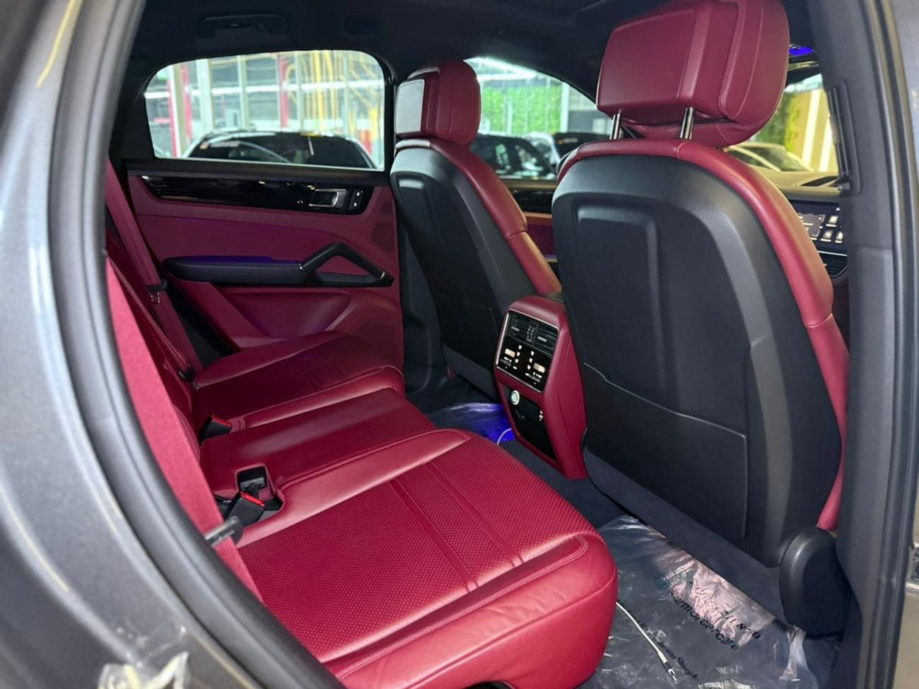 Porsche Cayenne STD Base Coupe 2023 Porsche Cayenne Coupe - GCC Specs - Full service history available