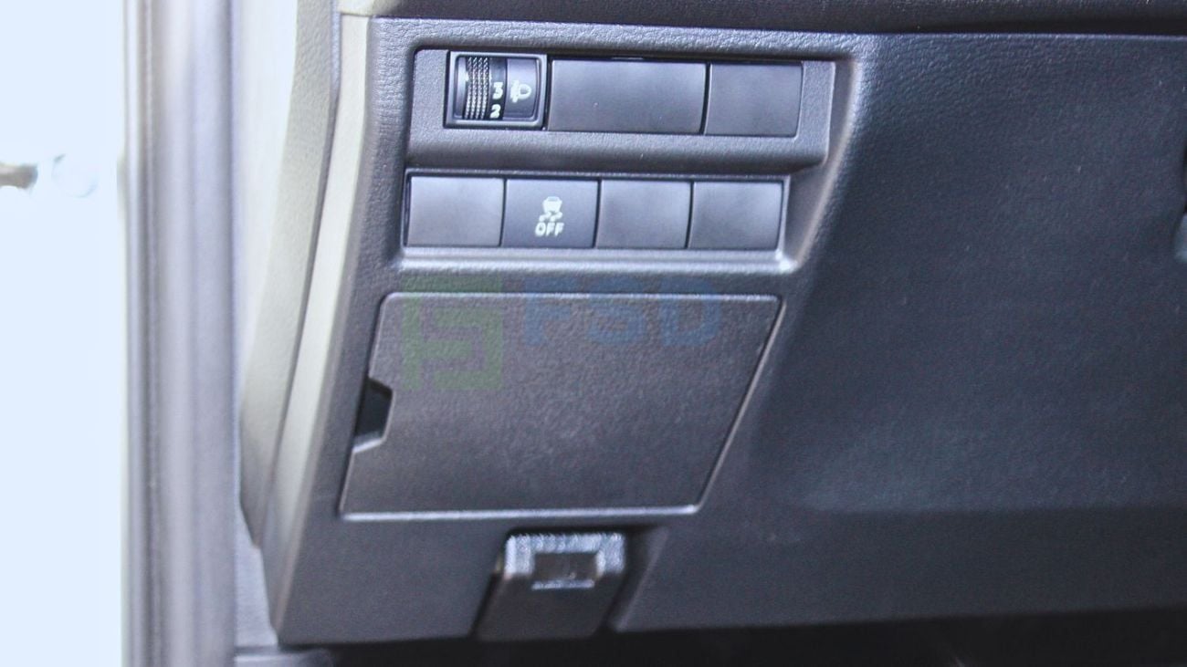 Mitsubishi L200 Mitsubishi L200 2.4L Petrol GLS DCAB 4WD 5MT Chrome Package MY-2025