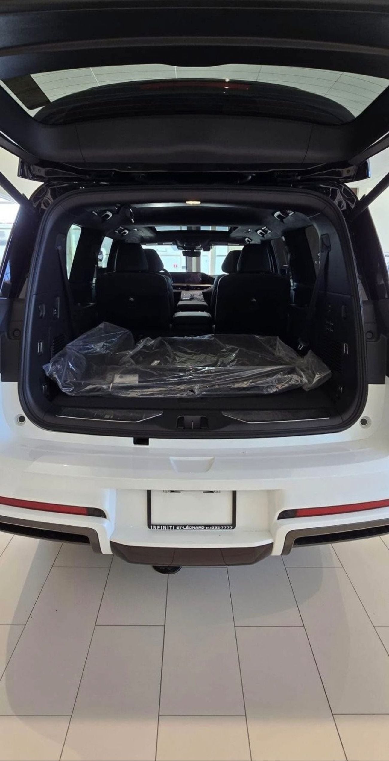 Infiniti QX80 AUTOGRAPH CAPTAIN CHAIRS