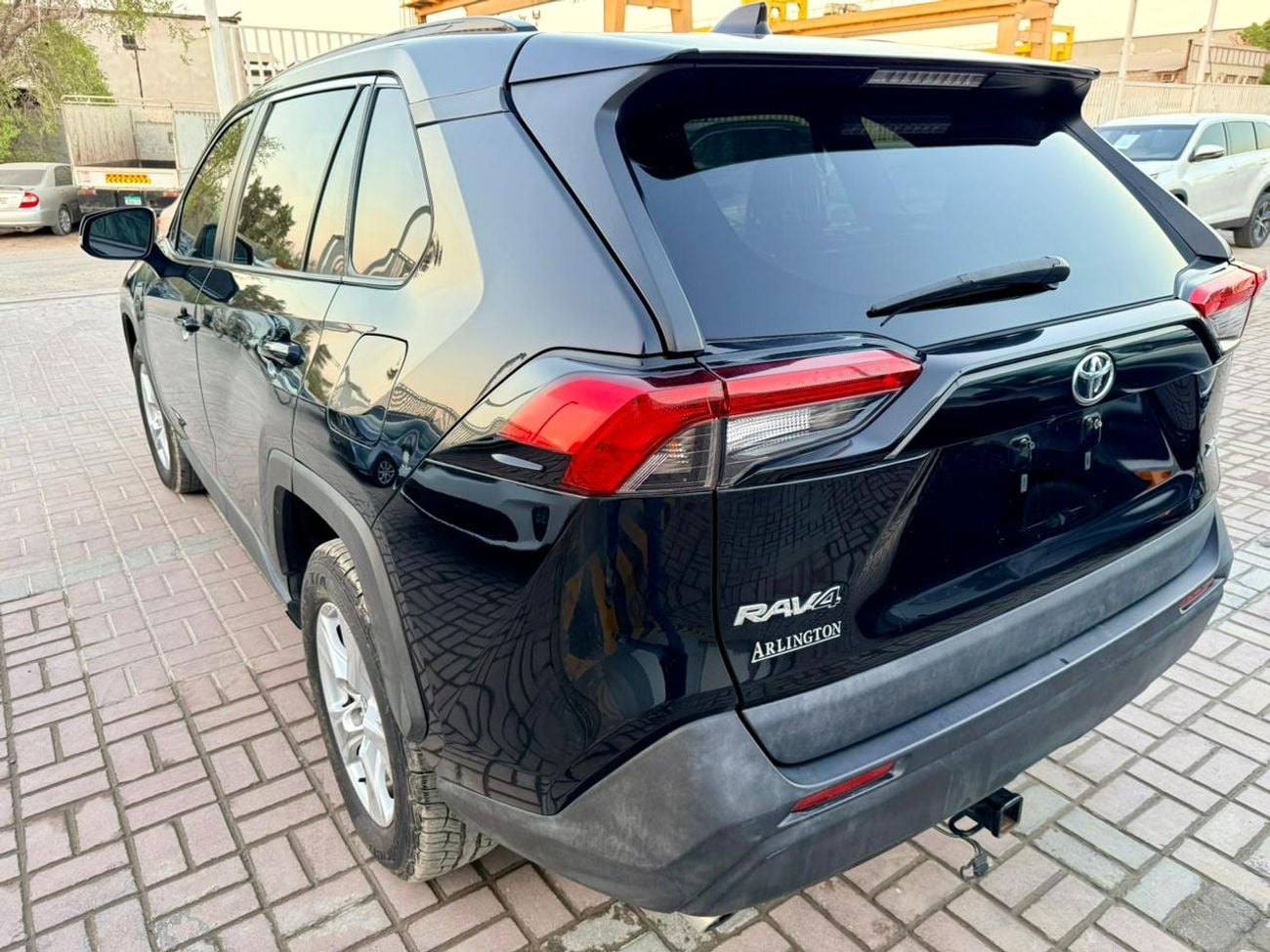 تويوتا راف ٤ 2021 Toyota Rav4 XLE Push Start 2.5L 4 Cyl Automatic Patrol front Wheel Drive 5 Seats 4 Door